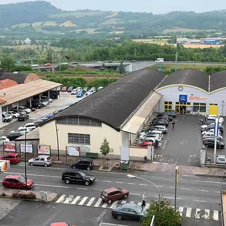 Serravalle Shopping - Outlet شقة *